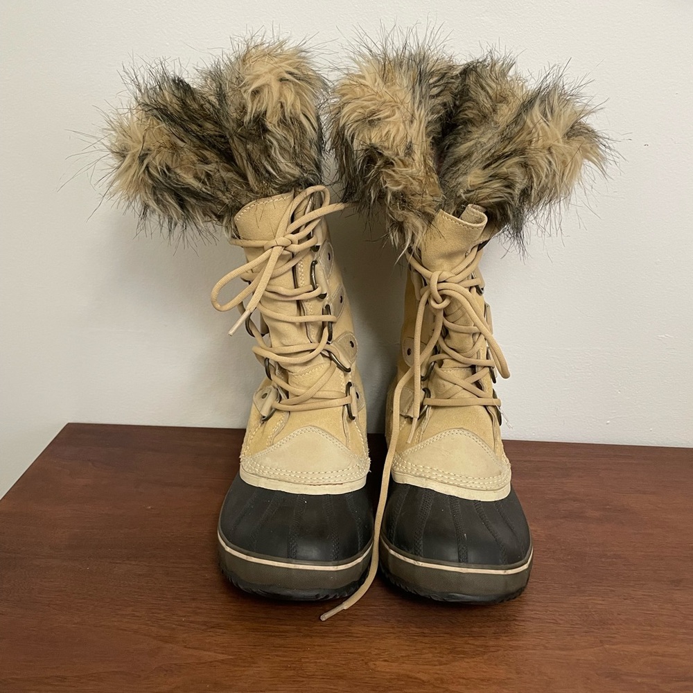 Women's Sorel Tan and Black Winter Boots
